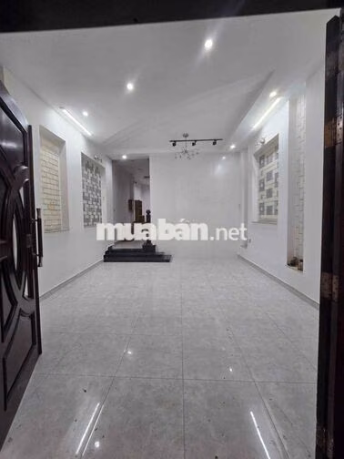 cần Diện tích rộng để mở văn phòng xem căn này