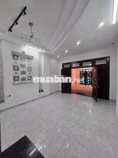 cần Diện tích rộng để mở văn phòng xem căn này
