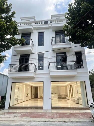 Cho Thuê Nhà Phố Thương Mại 1 Trệt 2 Lầu 1 Tum Ngay Khu Dân Cư Sầm Uất