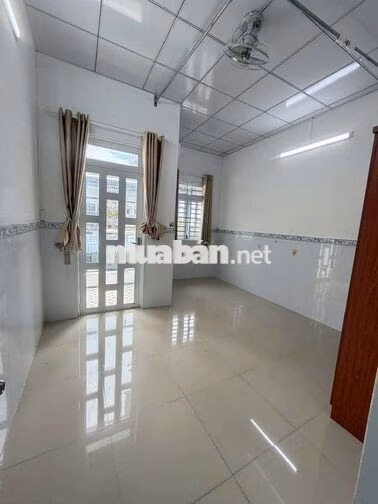cho thuê nhà lầu mới đẹp hẻm hẻm 388 Nguyễn Văn Cừ - có 1 máy lạnh 