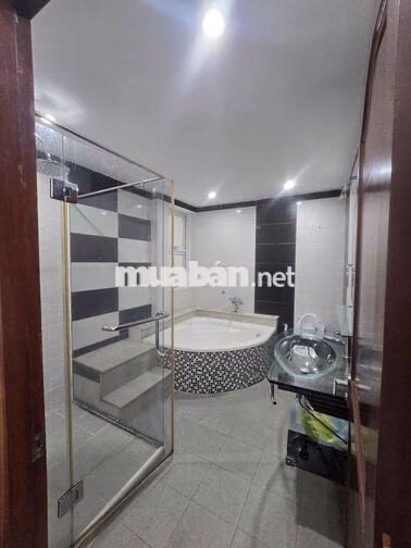 cần Diện tích rộng để mở văn phòng xem căn này