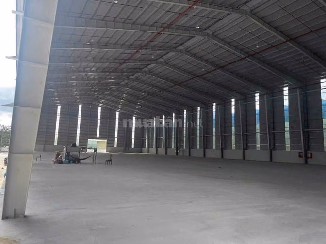 Kho xưởng mái cao 15m đường Hoà Bình