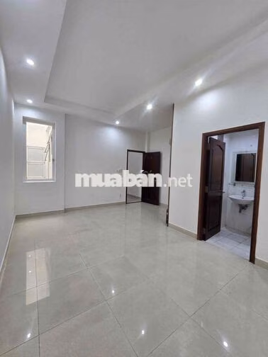 cần Diện tích rộng để mở văn phòng xem căn này