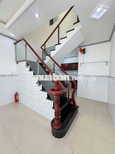 cho thuê nhà lầu mới đẹp hẻm hẻm 388 Nguyễn Văn Cừ - có 1 máy lạnh 