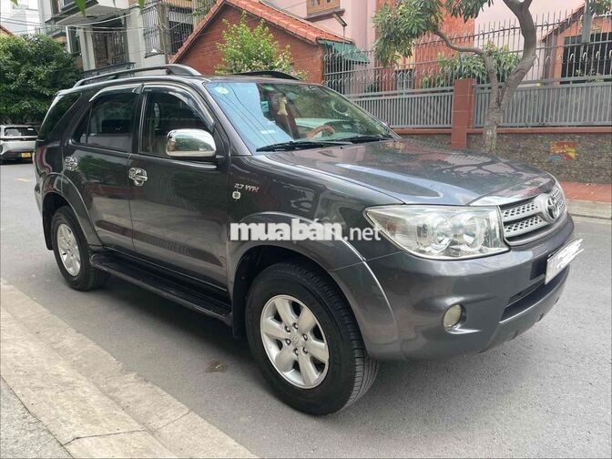Toyota Fortuner 2010 2 cầu Xám ghế da