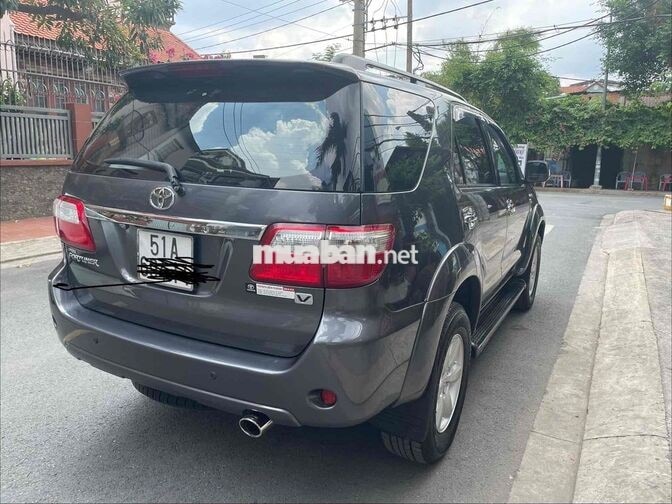 Toyota Fortuner 2010 2 cầu Xám ghế da