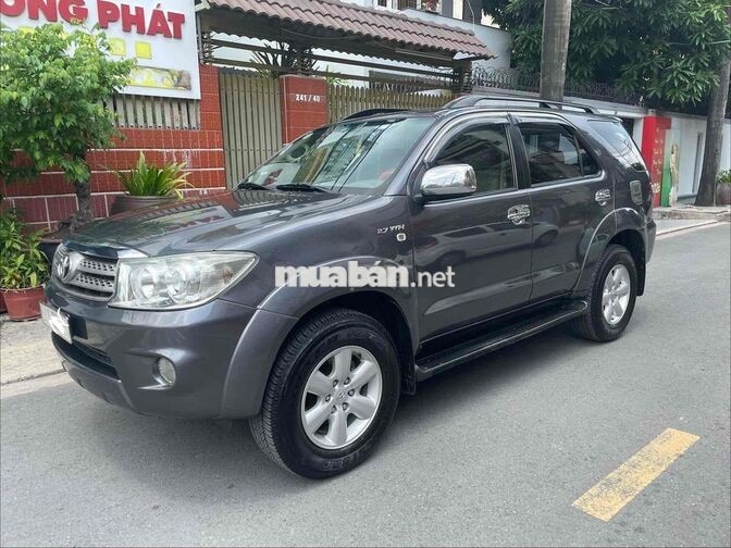 Toyota Fortuner 2010 2 cầu Xám ghế da