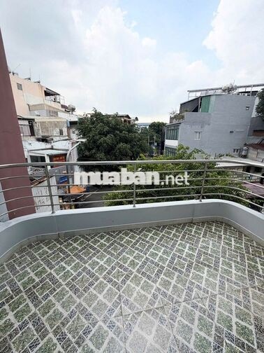 NHÀ MỚI ĐẸP, BAN CÔNG THÔNG THOÁNG, BẾP TÁCH RIÊNG BIỆT