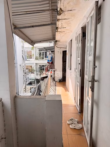 Cho thuê căn hộ lầu 2, 372/2B đường Cách Mạng Tháng 8, Quận 3, 100m2