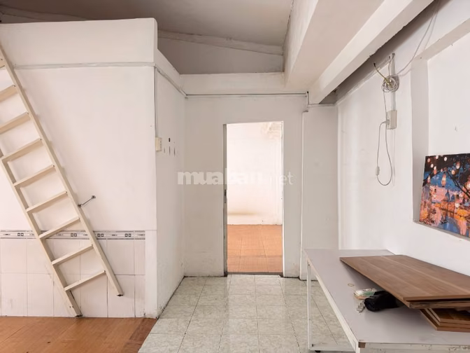 Cho thuê căn hộ lầu 2, 372/2B đường Cách Mạng Tháng 8, Quận 3, 100m2