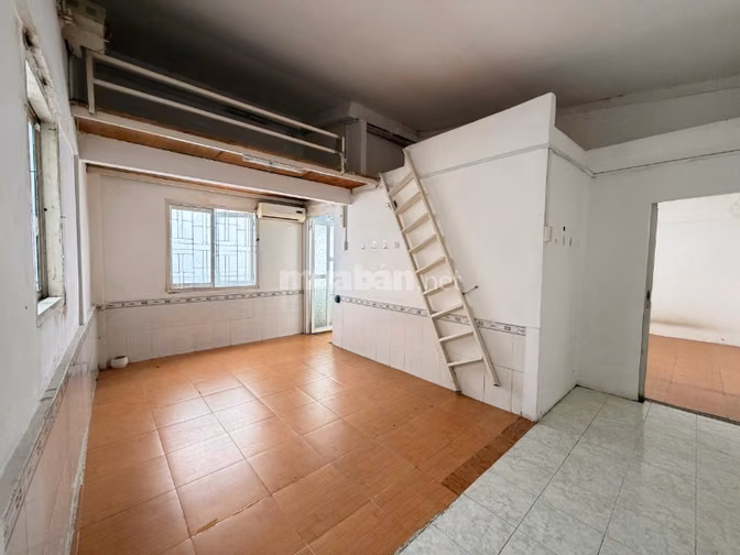 Cho thuê căn hộ lầu 2, 372/2B đường Cách Mạng Tháng 8, Quận 3, 100m2