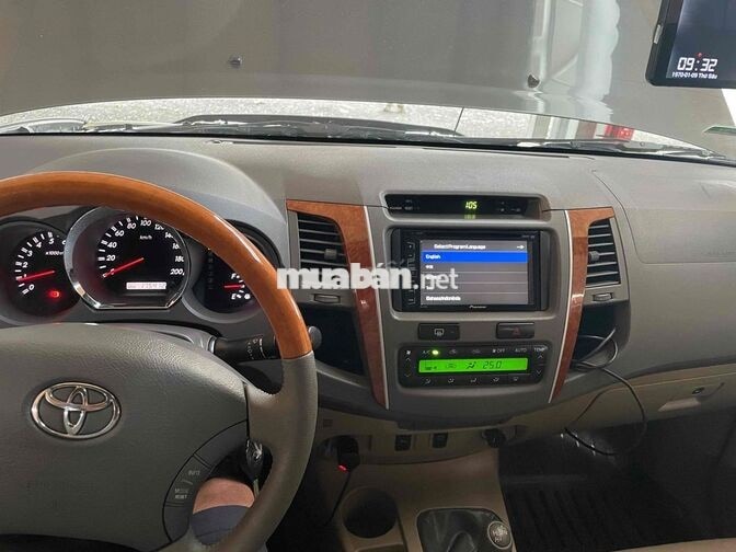 Toyota Fortuner 2010 2 cầu Xám ghế da