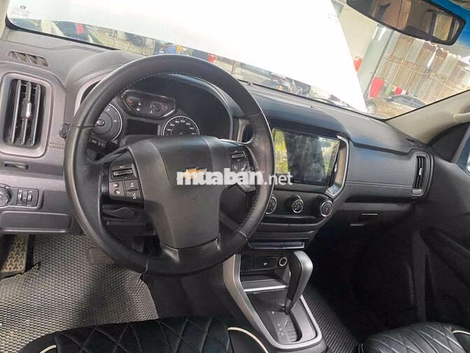 Chevrolet Colorado Trắng Tự động may dầu