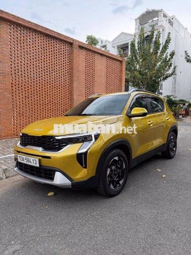 KIA SONET 1.5 LUXURY 2025 Vàng 8.000 km