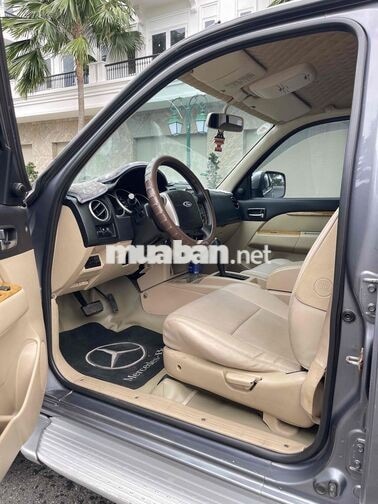 Ford Everest 2011 Xám Tự động. máy dầu 7 chổ.