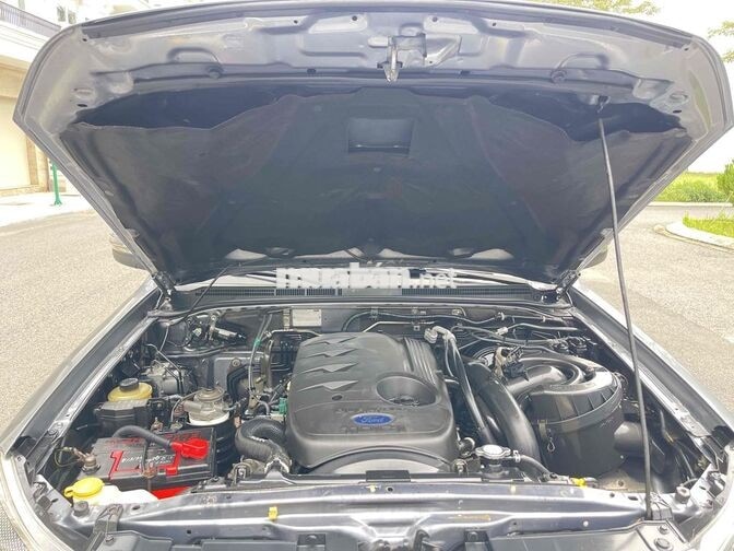 Ford Everest 2011 Xám Tự động. máy dầu 7 chổ.