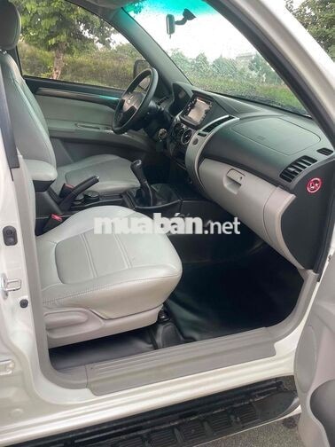 Mitsubishi Pajero Sport 2017 MT 4x2 Số sàn Trắng
