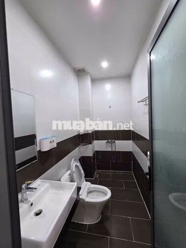 CHO THUÊ NHÀ 3 TẦNG – HOÀNG ĐÌNH ÁI, SÁT CHỢ HOÀ XUÂN