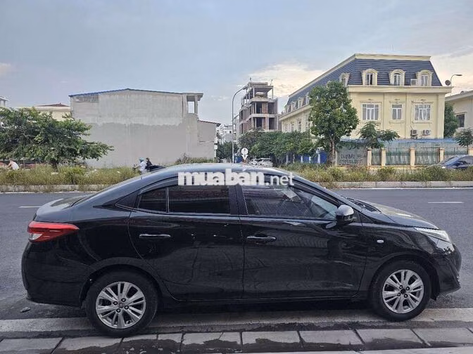 Toyota Vios E Số sàn 5 chỗ màu Đen
