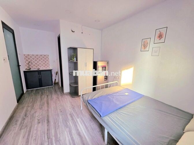 STUDIO BAN CÔNG ĐƯỜNG 3/2 5 PHÚT RA ĐẾN VẠN HẠNH MALL TẦNG 2 SIÊU RỘNG