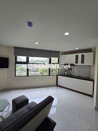 Cho thuê căn hộ studio 35m2 ban công - Hoàng Sa Q3, gần ĐH Sư Phạm