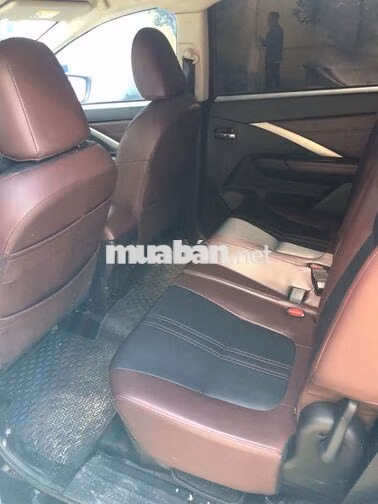 Mitsubishi Xpander Cross 7 chỗ Đen Thể thao