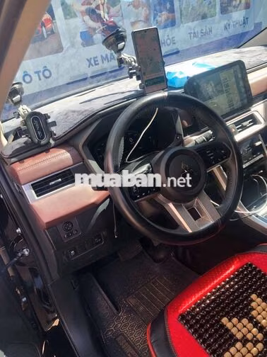 Mitsubishi Xpander Cross 7 chỗ Đen Thể thao