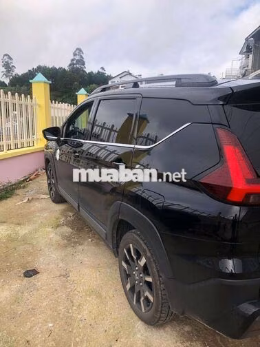 Mitsubishi Xpander Cross 7 chỗ Đen Thể thao