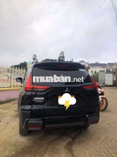 Mitsubishi Xpander Cross 7 chỗ Đen Thể thao