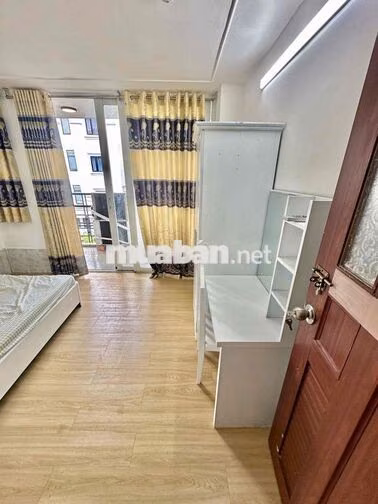 CHO THUÊ PHÒNG TRỌ BAN CÔNG + TÁCH BẾP FULL NỘI THẤT – KDC TRUNG SƠN