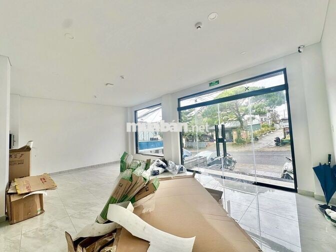 CHO THUÊ MẶT 40M2 CÓ HẦM XE PHƯỜNG 4 ĐÀ LẠT GIÁ 15 TRIỆU/THÁNG