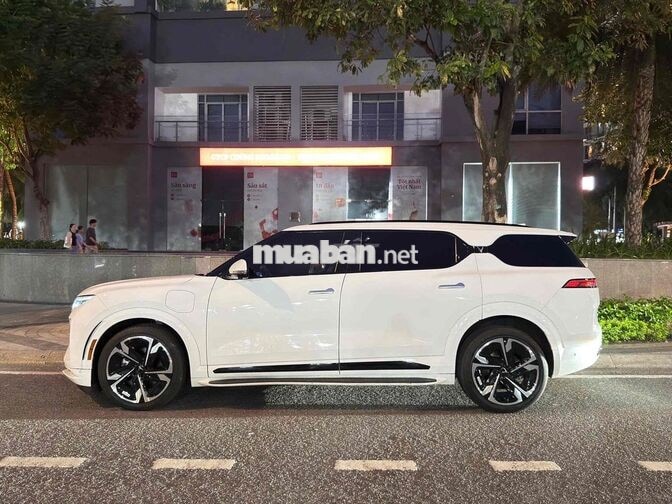 VinFast VF 9 Plus 2023 Trắng xe chính chủ như mới