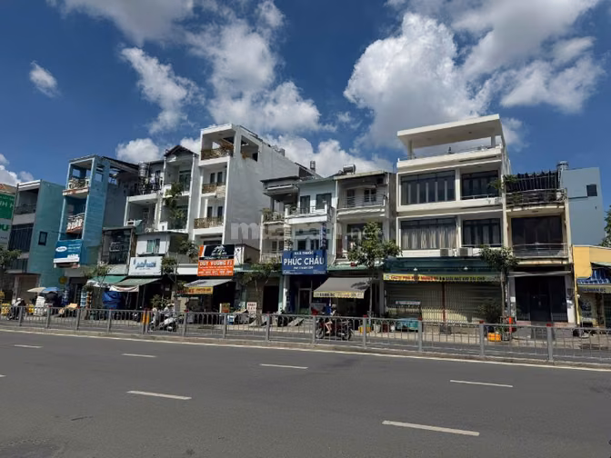 Bán nhà Dương Quảng Hàm  ngang lớn 7,2m giá chỉ 25,5 tỷ.
