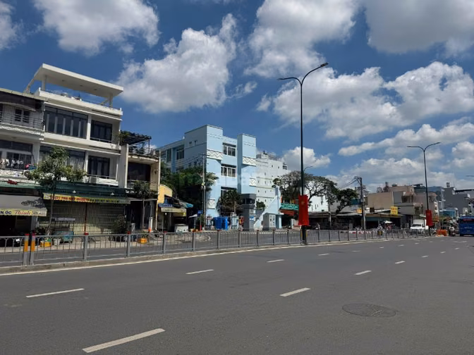 Bán nhà Dương Quảng Hàm  ngang lớn 7,2m giá chỉ 25,5 tỷ.