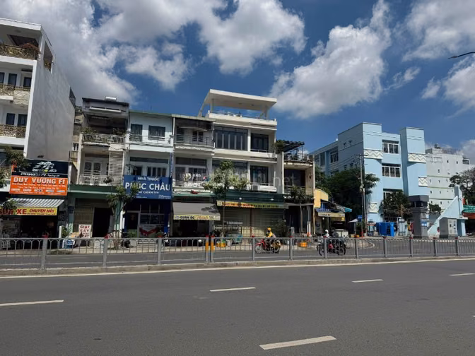 Bán nhà Dương Quảng Hàm  ngang lớn 7,2m giá chỉ 25,5 tỷ.