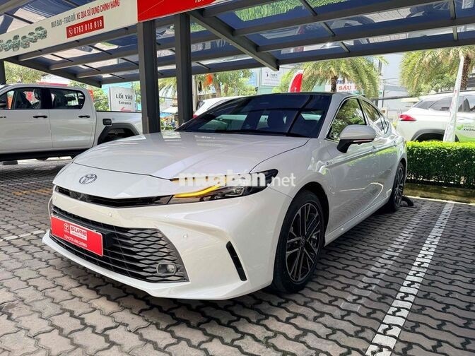 Toyota Camry 2.5 HEV TOP 2026 1.100km CHÍNH HÃNG