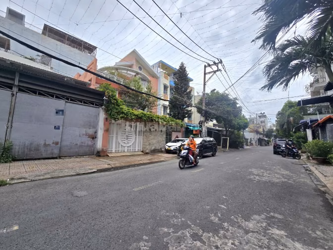 Cho thuê Kho Xưởng MT Tự Do- Tân Phú. Dt 9x23- Trống suốt- có lửng