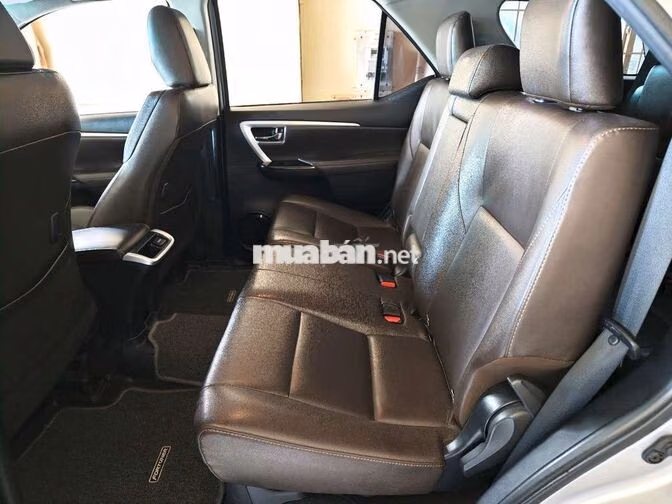 Toyota Fortuner 2018 Dầu Tự động Bạc