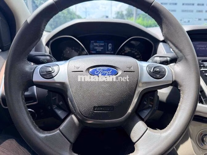 Ford Focus 2.0L AT Titanium  full xe zin đẹp