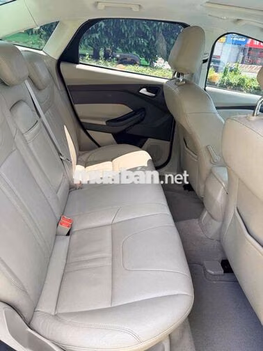 Ford Focus 2.0L AT Titanium  full xe zin đẹp
