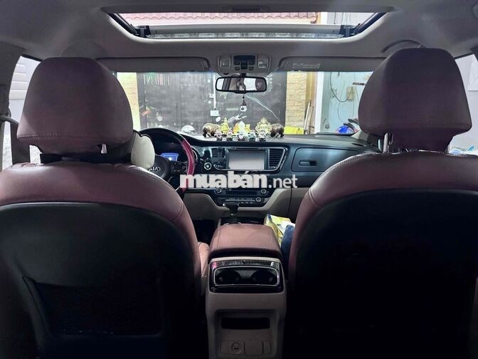 Kia Sedona Full dầu 2.2 2018 7 chỗ Nâu