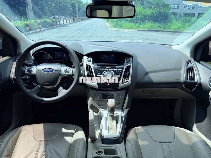 Ford Focus 2.0L AT Titanium  full xe zin đẹp