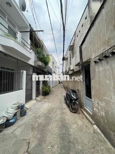 nhà mặt góc thông thoáng ko dính lộ giới
