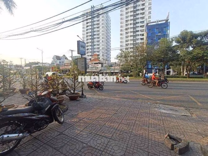 Cho thuê mb riêng biệt ko bán đồ ăn nước uống
