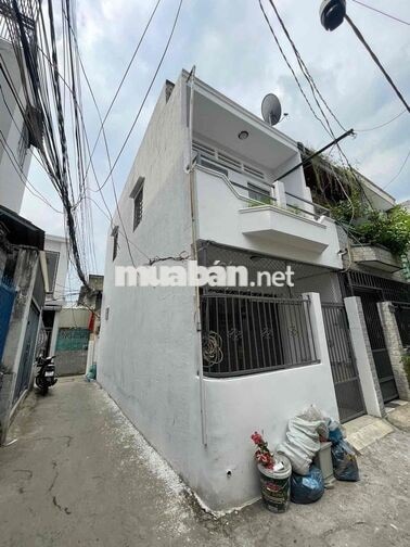 nhà mặt góc thông thoáng ko dính lộ giới