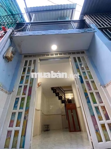 Cần bán gấp nhà đẹp, giá rẻ. Nhà sát gần đường lớn.