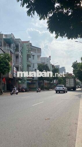 vị trí vàng, tặng nhà , đường trục 25m. k quy hoạch, dòng tiền