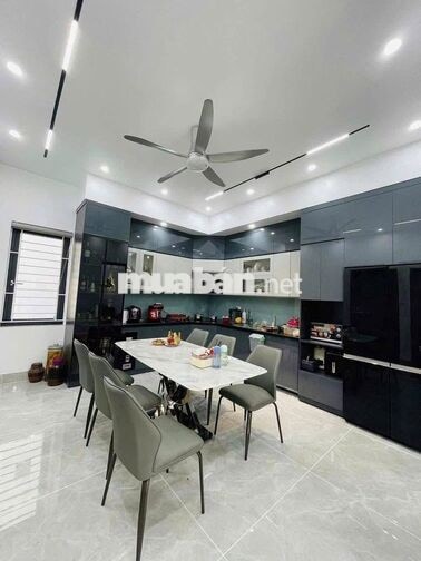 CHỦ NGỘP CẦN BÁN NHANH NHÀ LẦU GIÁ NÀO CŨNG BÁN NGAY TRUNG TÂM PHƯỜNG