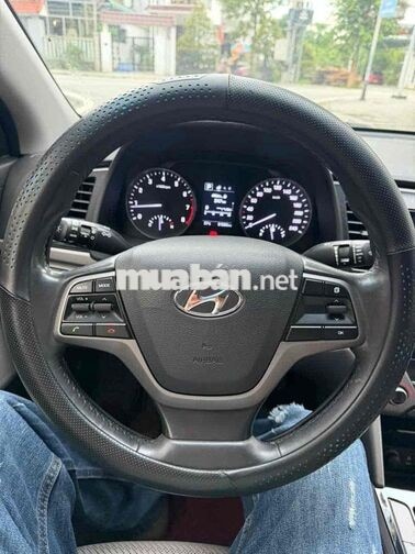 Hyundai Elantra 2018 Trắng Tự động