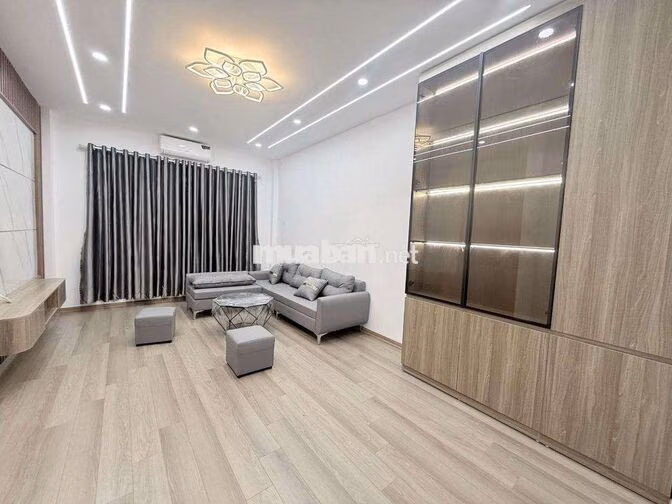 TT Cầu Giấy hơn 9 tỷ - 6 tầng thang máy xây mới - lô góc 3 thoáng, nét